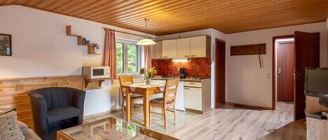 Fernseher, Tischtennisplatte