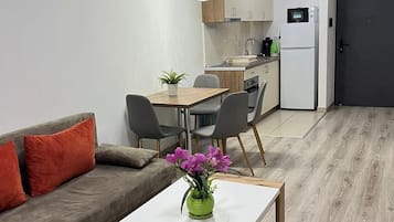 Elite Condo, 1 Bedroom | 1 bedroom, premium bedding, desk, iron/ironing board
