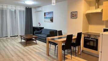 Elite Condo, 1 Bedroom | 1 bedroom, premium bedding, desk, iron/ironing board