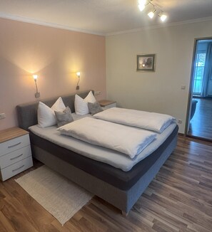 1 bedroom, internet, bed sheets