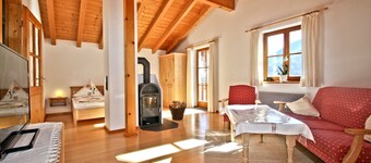 Ferienwohnung "Kampenwandblick" 74 qm° mit extra Schlafzimmer und Süd-Ost und Westbalkon