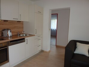 Lavendel-Apartment für 4 Personen, 2 separate Schlafzimmer, Balkon, 65 m²-Wohnküche