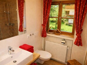 Een douche, een haardroger, handdoeken