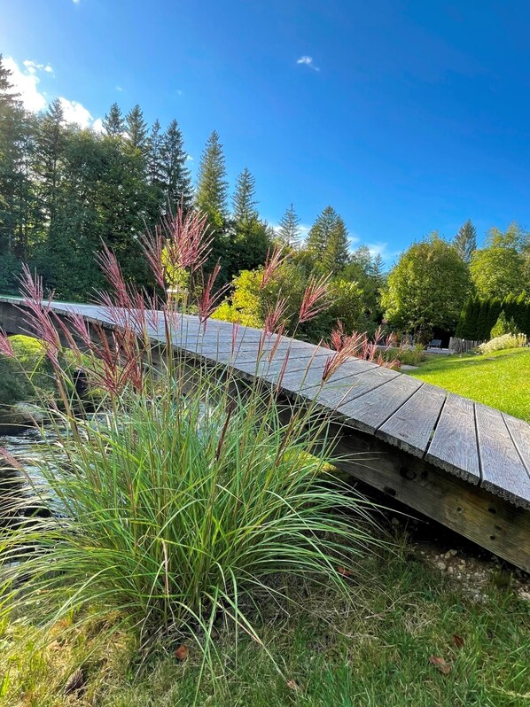 Property grounds - Vallis 72 sqm, terrace, kitchenette, 2 bedrooms, living room, max 4 persons (Ruhpolding)