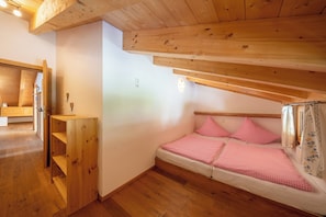 2 chambres, fer et planche à repasser, accès Internet, draps fournis