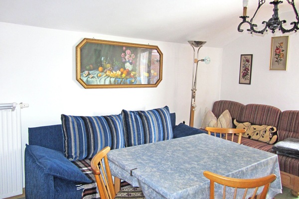Ferienwohnung Jennerwein 55 qm separates Schlafzimmer und Balkon-Wohnraum mit offener Küchenzeile
