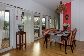 Dining - Deluxe loft 150 sqm with 2 bedrooms for 1-6 persons and balcony (Bad Reichenhall)