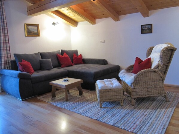 TV - Apartment Apfelbaum for 2 persons with balcony, TV, kitchen, 52 sqm (Inzell)