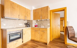 Kühlschrank, Ofen, Herdplatte, Geschirrspüler