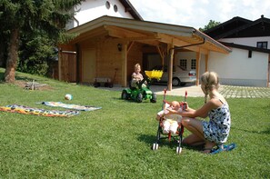 Children's area - Ein-Raum-Ferienwohnung "Unterbergblick" separate Küchenzeile, Balkon (Reit im Winkl)