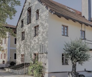 Exterior - Appartement Getreidekasten im 1. Obergeschoss mit einem Schlafzimmer mit Dusche / WC (Breitbrunn am Chiemsee)