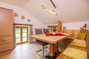 Dining - Vier-Raum-Ferienwohnung, 85 qm, Dusche/WC, Küche, (Reit im Winkl)