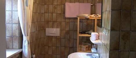 Dusche, Haartrockner, Handtücher