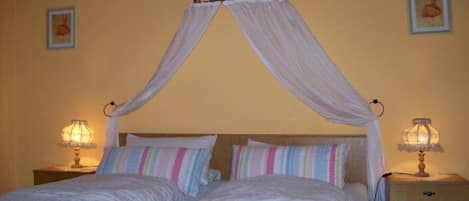 1 bedroom, bed sheets