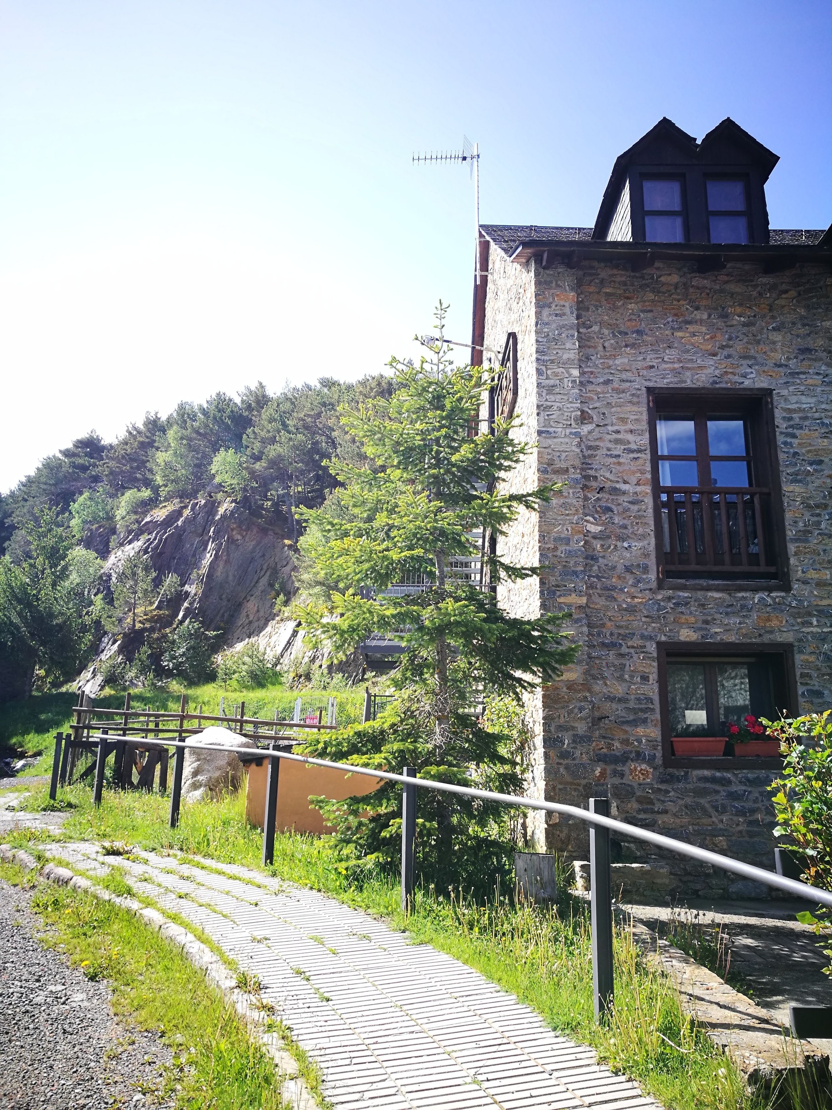 Photo - Alberg Les Daines