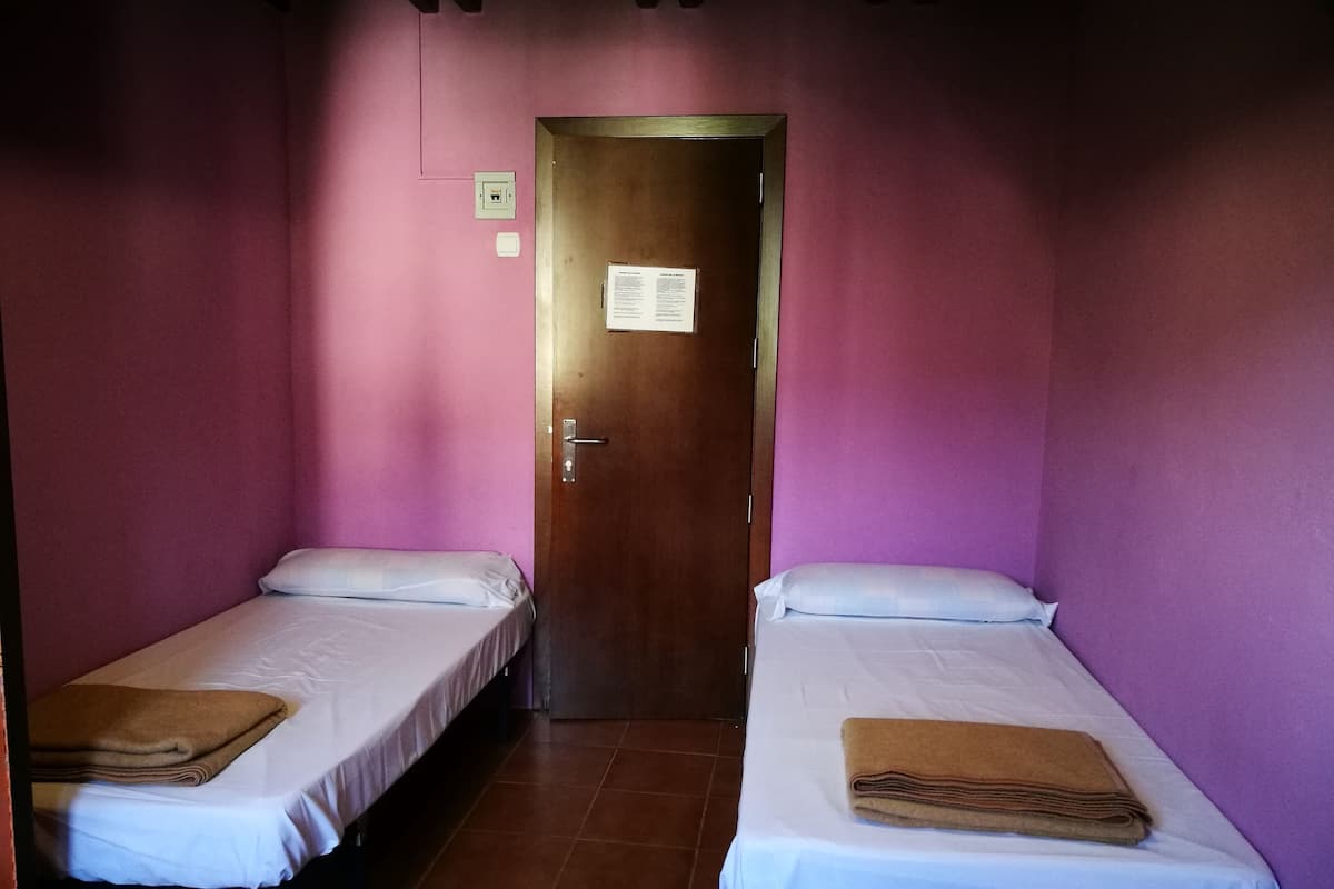 Tweepersoonskamer, gedeelde badkamer | Een kluis op de kamer, verduisterende gordijnen, gratis babybedden