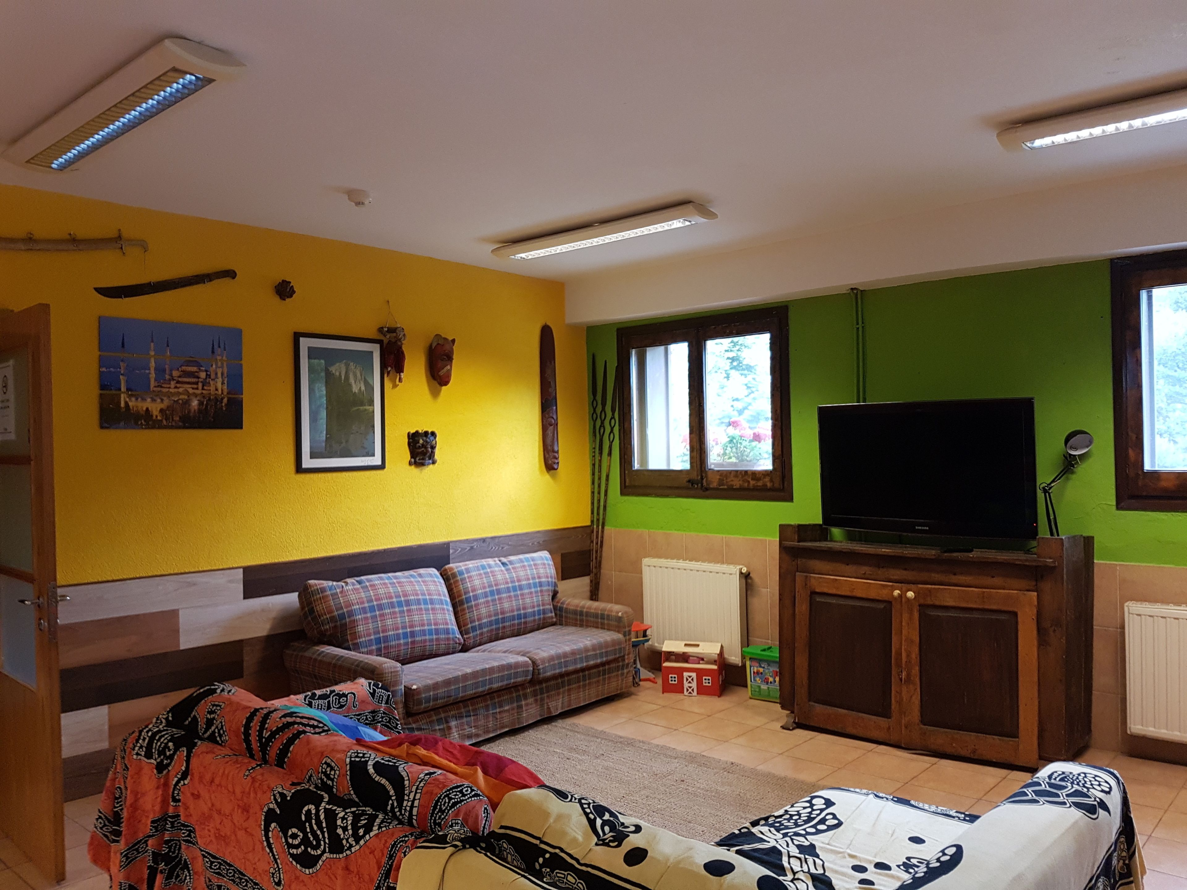 Lobby-lounge