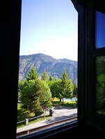 Room, 5 people, Shared Bathroom | In-room safe, blackout drapes, free cribs/infant beds, rollaway beds