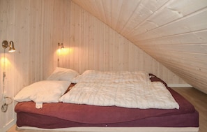3 bedrooms, travel cot, free WiFi