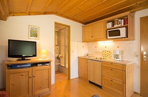 1 makuuhuone, silitysrauta/-lauta, internet, vuodevaatteet