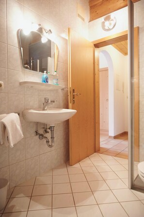 Bruser, hårtørrer, håndklæder