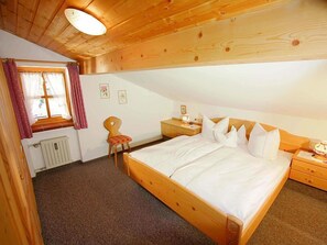 1 bedroom, internet, bed sheets
