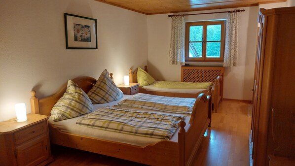 2 bedrooms, Internet, bed sheets