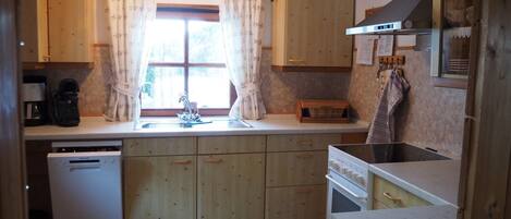 冰箱、烤箱、炉灶、洗碗机