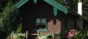 Ferienhütte (43qm) Terrasse, 1 Schlafraum, 1 Wohn-Schlafraum, Küche extra, max. 4 Personen