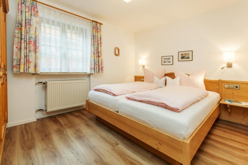 1 bedroom, internet, bed sheets