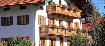 Ferienwohnung bis 4 Personen, Bauernhof, 47qm,  Balkon, 2 Schlafzimmer, Wohnküche, SAT-TV = Enzianzimmer