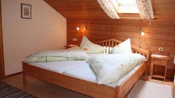 2 bedrooms, internet, bed sheets