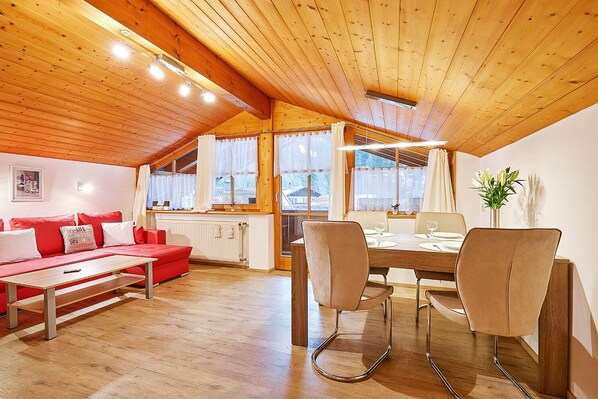 Living area - Vacation apartment Lackenberg 75 sqm, 4 persons, 2 bedrooms, balcony (Oberwössen)