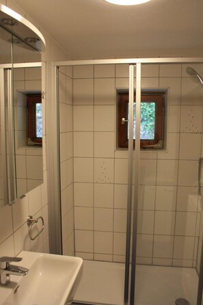 Dusch, hårtork och handdukar