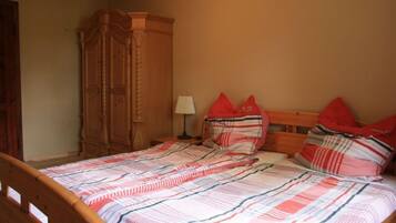 1 bedroom, internet, bed sheets