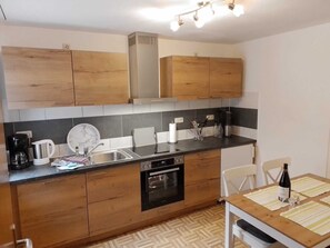 Kühlschrank, Ofen, Herdplatte, Geschirrspüler