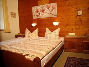 1 多间卧室、上网接入、床单