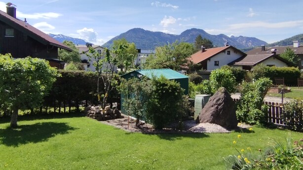 Property grounds - Apartment 82sqm, terrace, kitchen, 2 bedrooms, 1 bed-sitting room, WLAN, 6 p. (Ruhpolding)