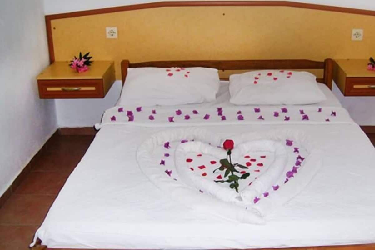 Apartment | Desk, free cribs/infant beds, free WiFi