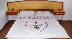 Desk, free cots/infant beds, free WiFi - Sugar Family Apart Hotel (Fethiye)