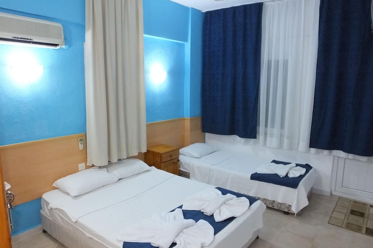 Desk, free cribs/infant beds, free WiFi