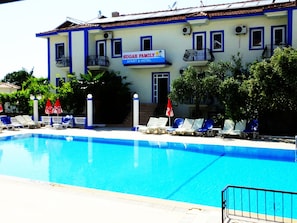 Seasonal outdoor pool - Sugar Family Apart Hotel (Fethiye)