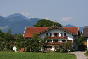 Exterior - Vacation apartment Tüttensee for 1 - 2 persons, with balcony (Grabenstätt)