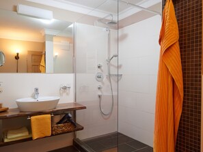 Dusche, Haartrockner, Handtücher