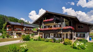 Exterior - Zwei-Raum-Wohnung (7) Haus Resi, 50qm, Extra-Schlafzimmer, Küchenzeile, Balkon (Reit im Winkl)