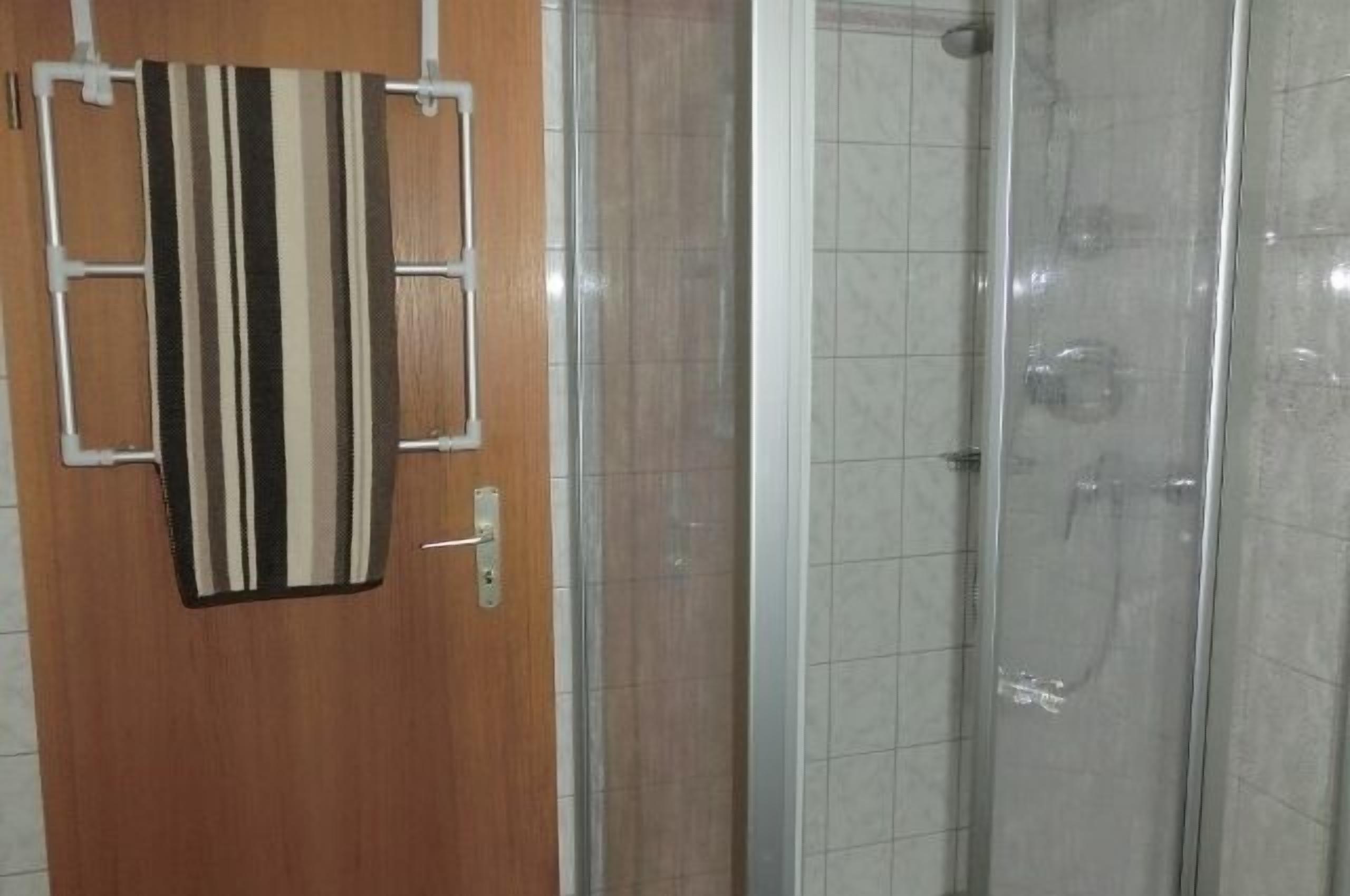 Ducha, secador de pelo, toallas
