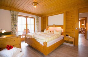 1 bedroom, iron/ironing board, internet, bed sheets - Unterberg Zwei-Raum-Ferienwohnung, 60m², großen Balkon, extra Küche, sep. Schlafzimmer (Reit im Winkl)