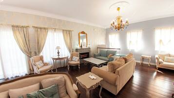 Una televisión de pantalla plana