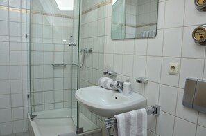 تجهيزات دش، مجففات شعر، مناشف