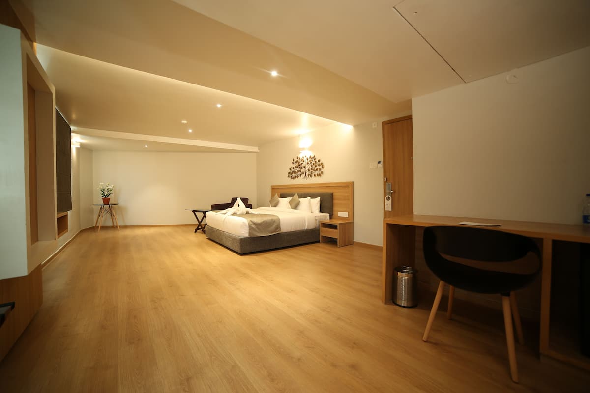 Premium bedding, minibar, in-room safe, desk